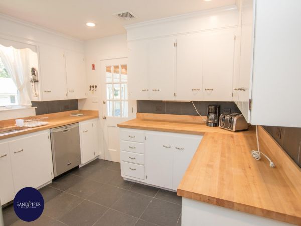 Cape Cod Home 995382