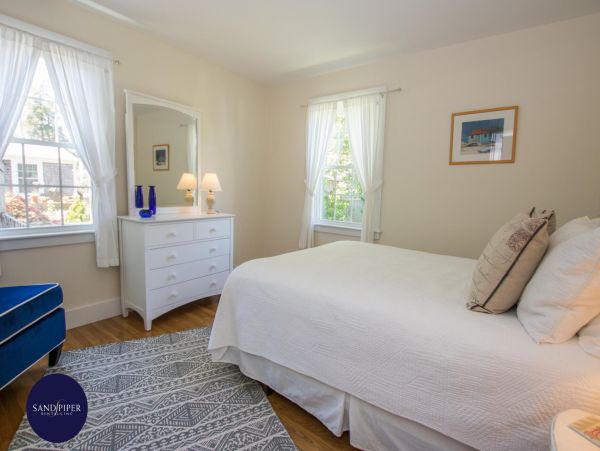 Cape Cod Home 995382