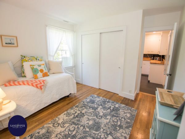 Cape Cod Home 995382