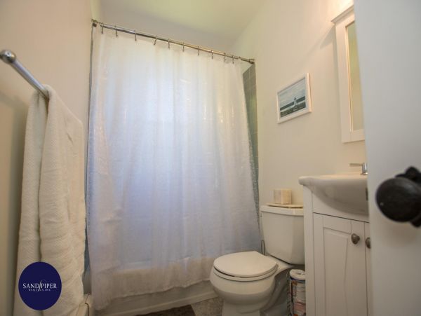 Cape Cod Home 995382