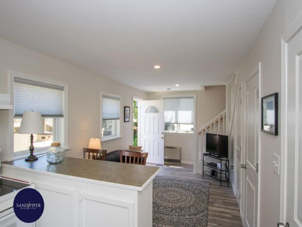 Cape Cod Home 995382