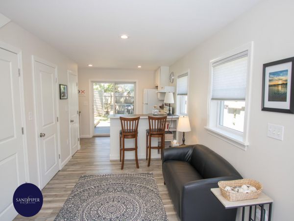 Cape Cod Home 995382