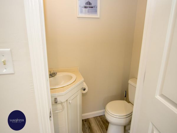 Cape Cod Home 995382