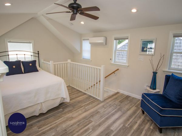 Cape Cod Home 995382