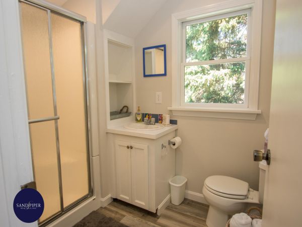 Cape Cod Home 995382