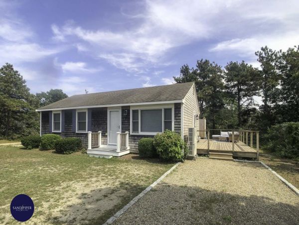 Cape Cod Home 995383