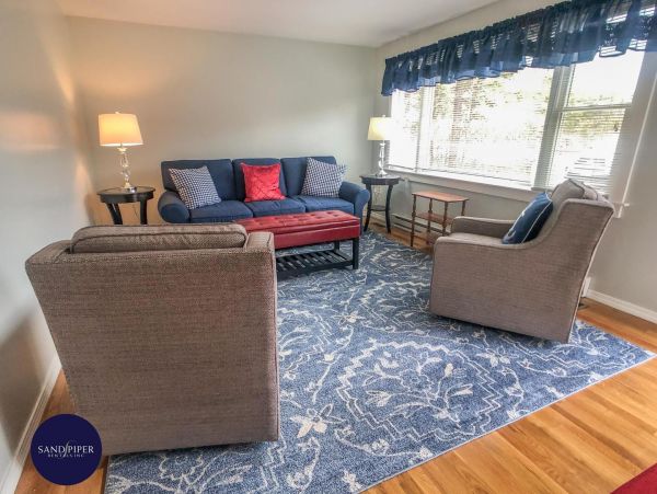 Cape Cod Home 995383