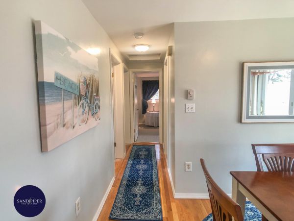 Cape Cod Home 995383