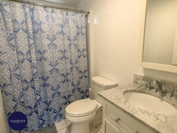 Cape Cod Home 995383