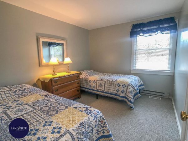 Cape Cod Home 995383