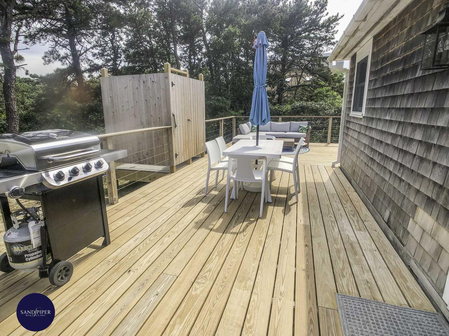 Cape Cod Home 995383