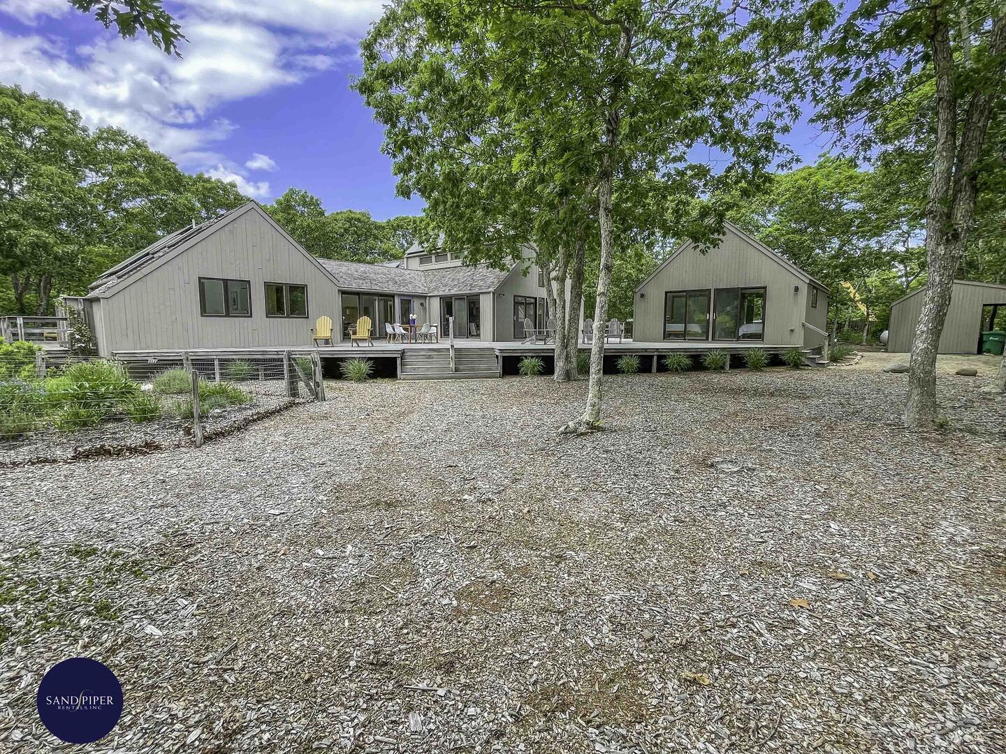 Cape Cod Home 995384