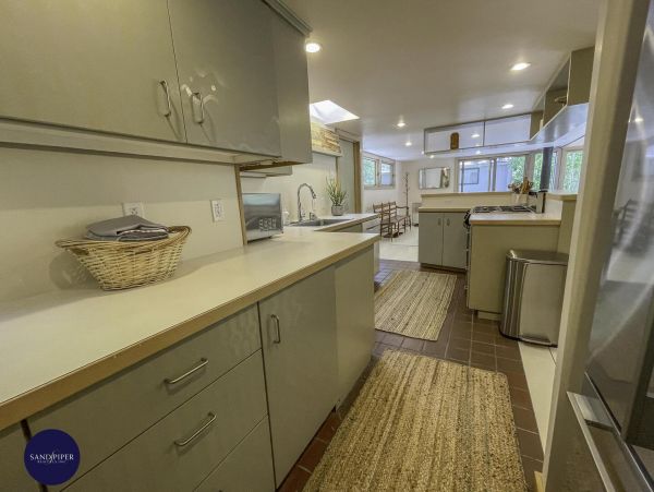 Cape Cod Home 995384