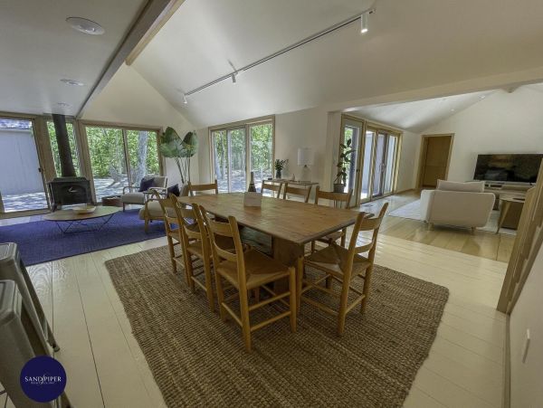 Cape Cod Home 995384