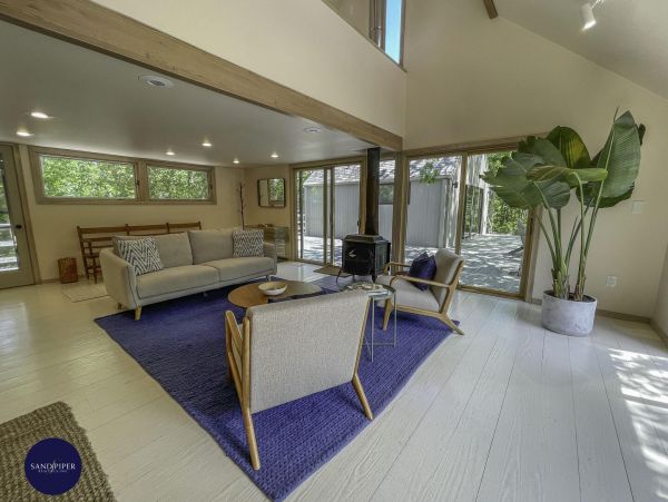 Cape Cod Home 995384
