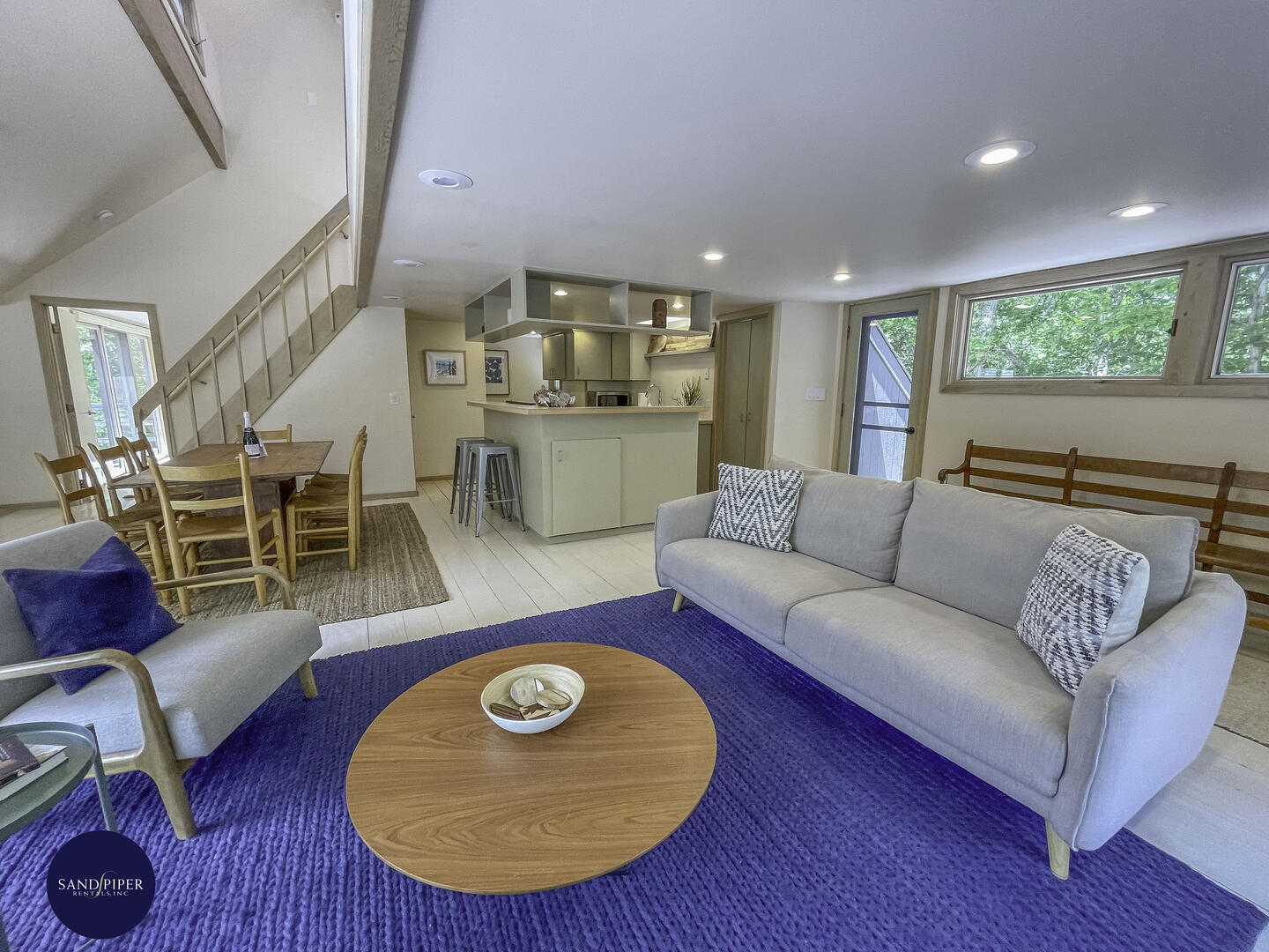 Cape Cod Home 995384