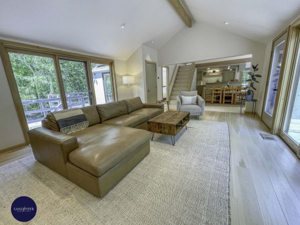 Cape Cod Home 995384
