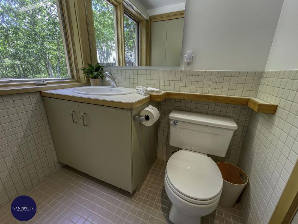 Cape Cod Home 995384