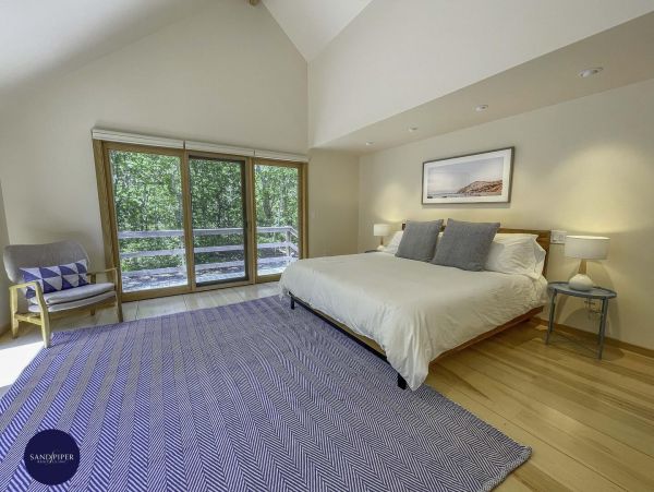 Cape Cod Home 995384