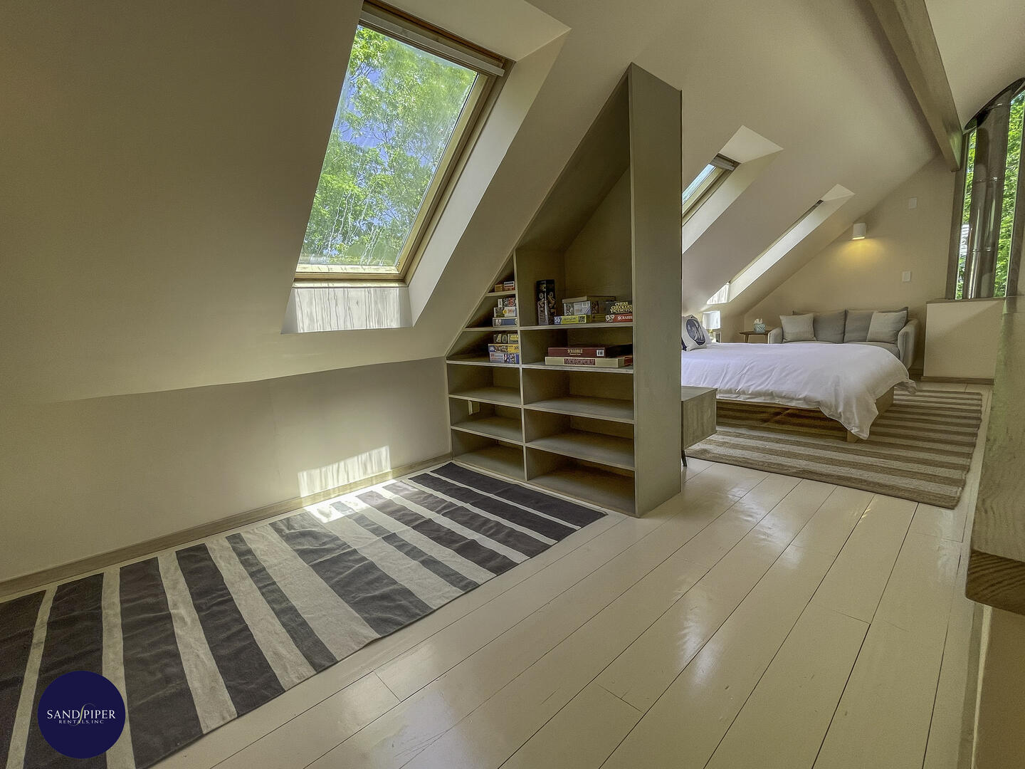 Cape Cod Home 995384