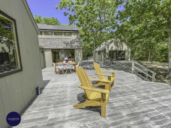 Cape Cod Home 995384