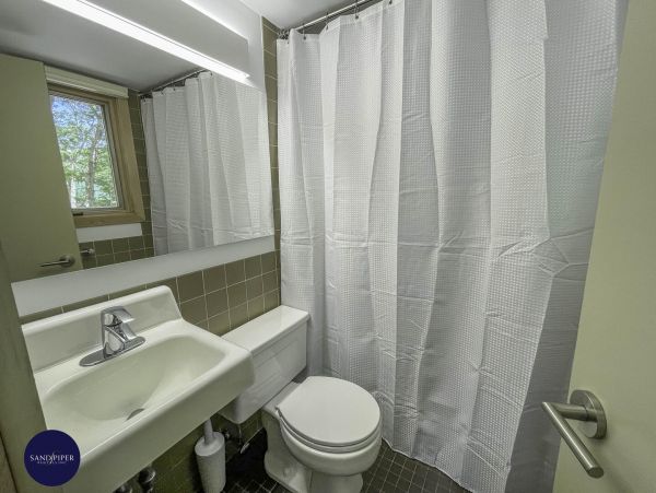 Cape Cod Home 995384