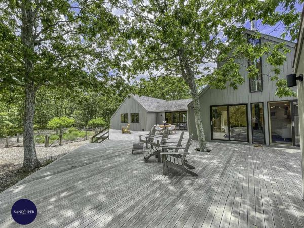 Cape Cod Home 995384
