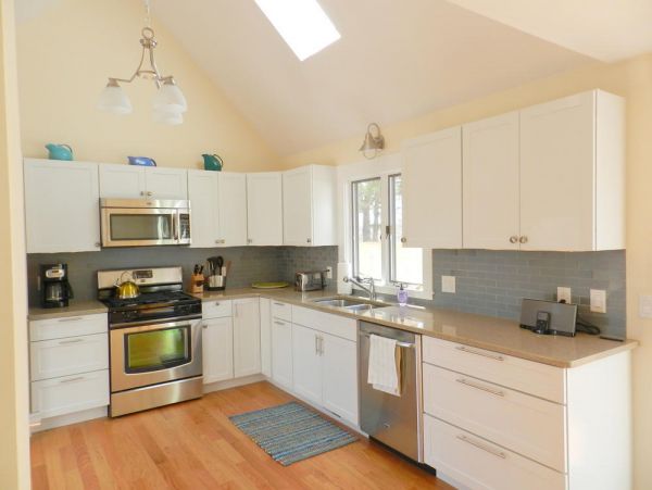 Cape Cod Home 995385