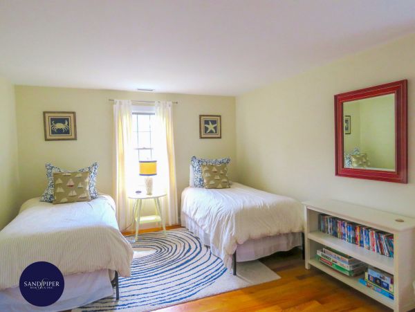 Cape Cod Home 995385