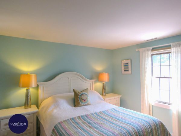 Cape Cod Home 995385