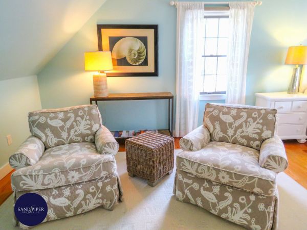 Cape Cod Home 995385