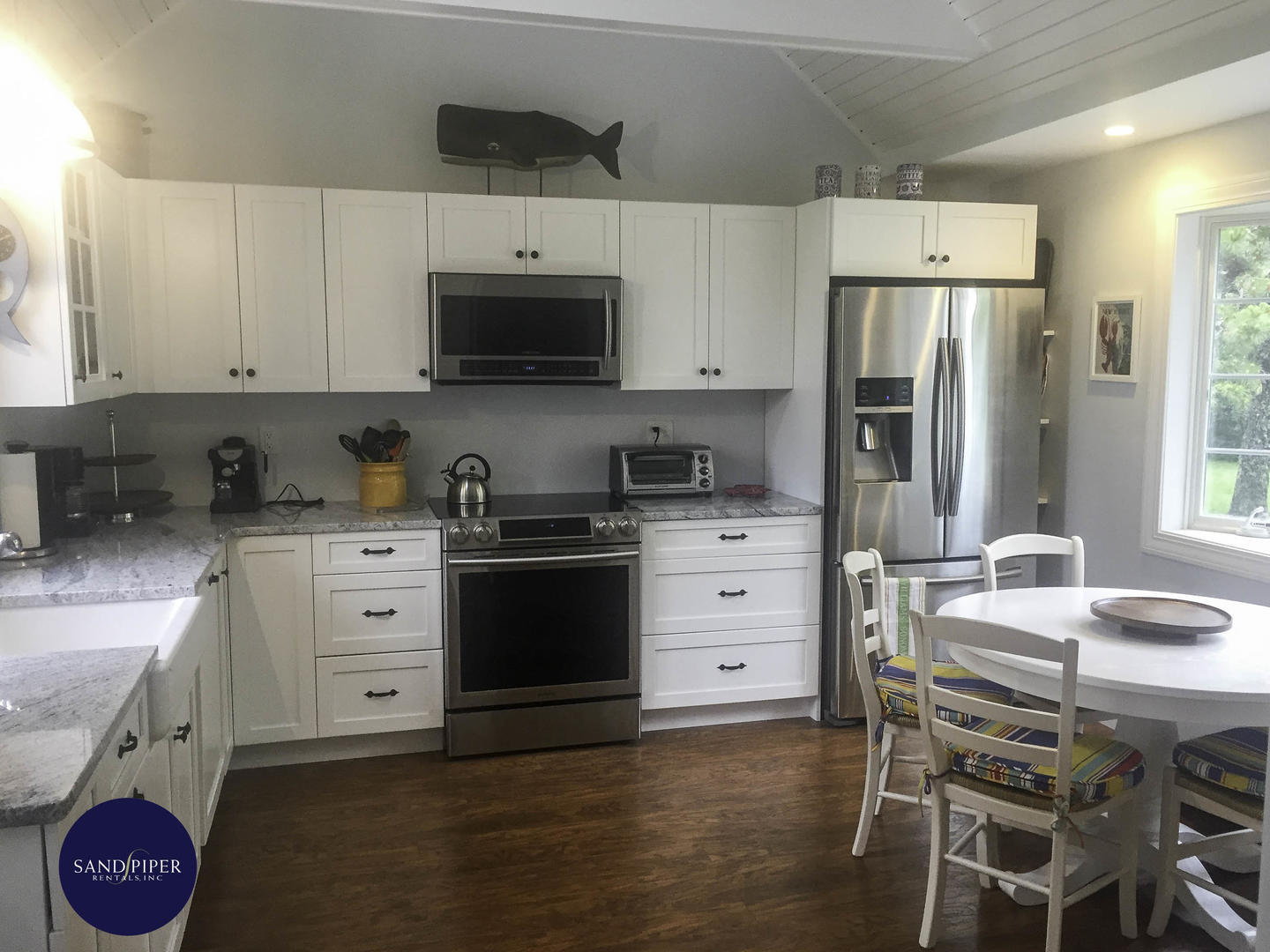 Cape Cod Home 995387