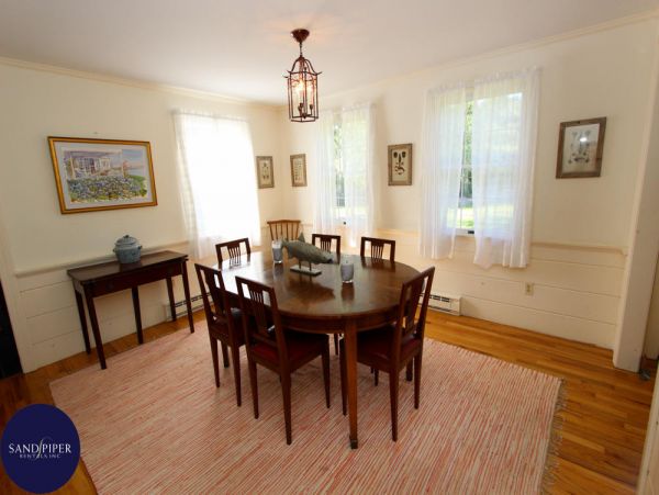 Cape Cod Home 995387