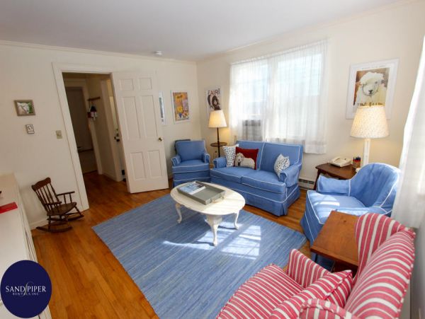 Cape Cod Home 995387