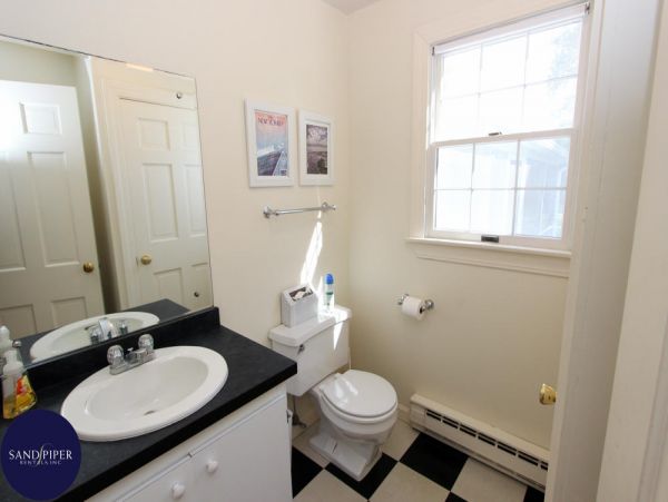 Cape Cod Home 995387