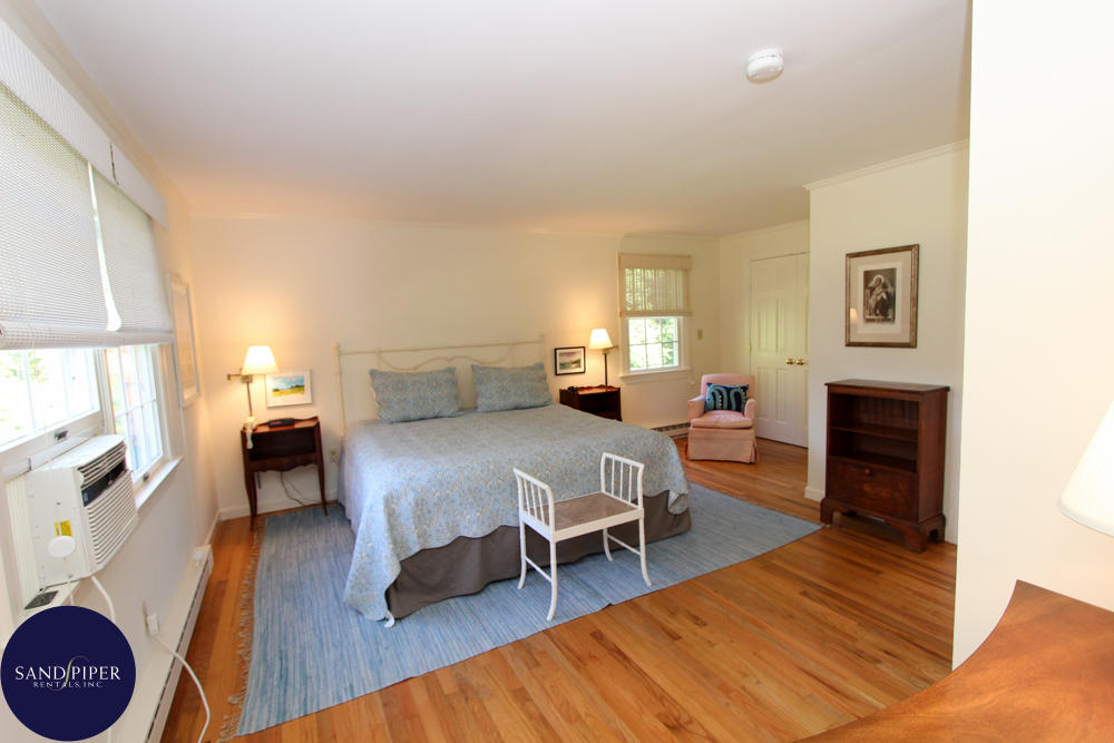 Cape Cod Home 995387