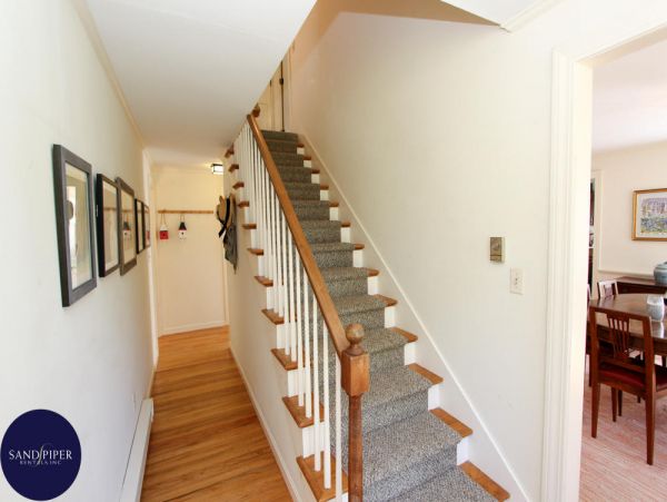 Cape Cod Home 995387