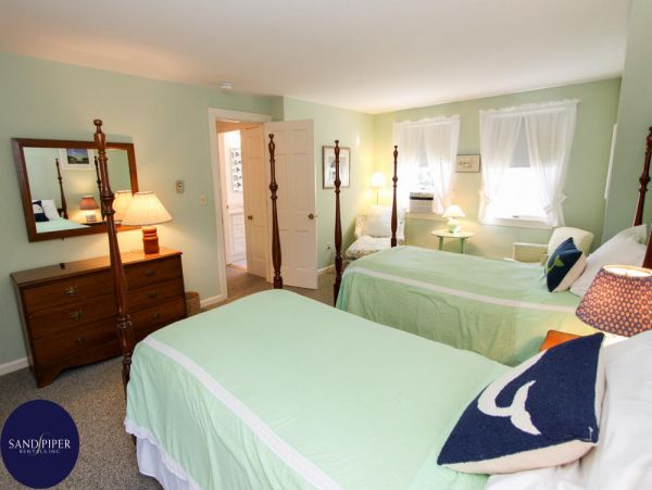 Cape Cod Home 995387