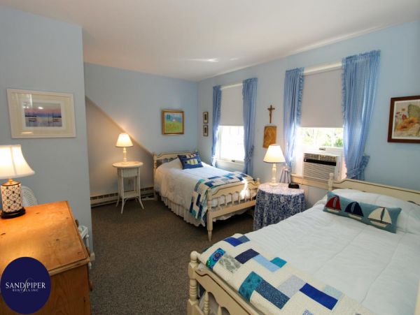 Cape Cod Home 995387