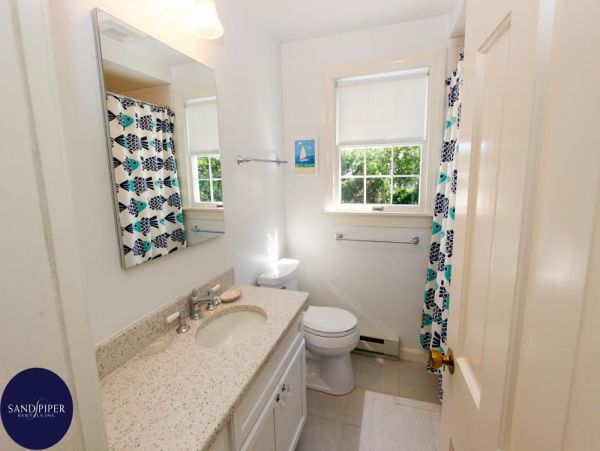 Cape Cod Home 995387
