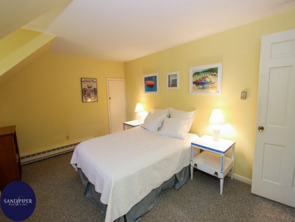 Cape Cod Home 995387