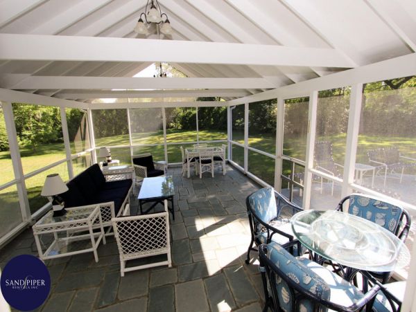Cape Cod Home 995387
