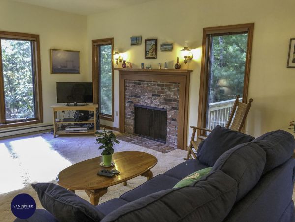 Cape Cod Home 995388