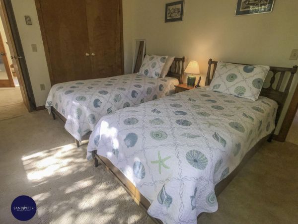 Cape Cod Home 995388