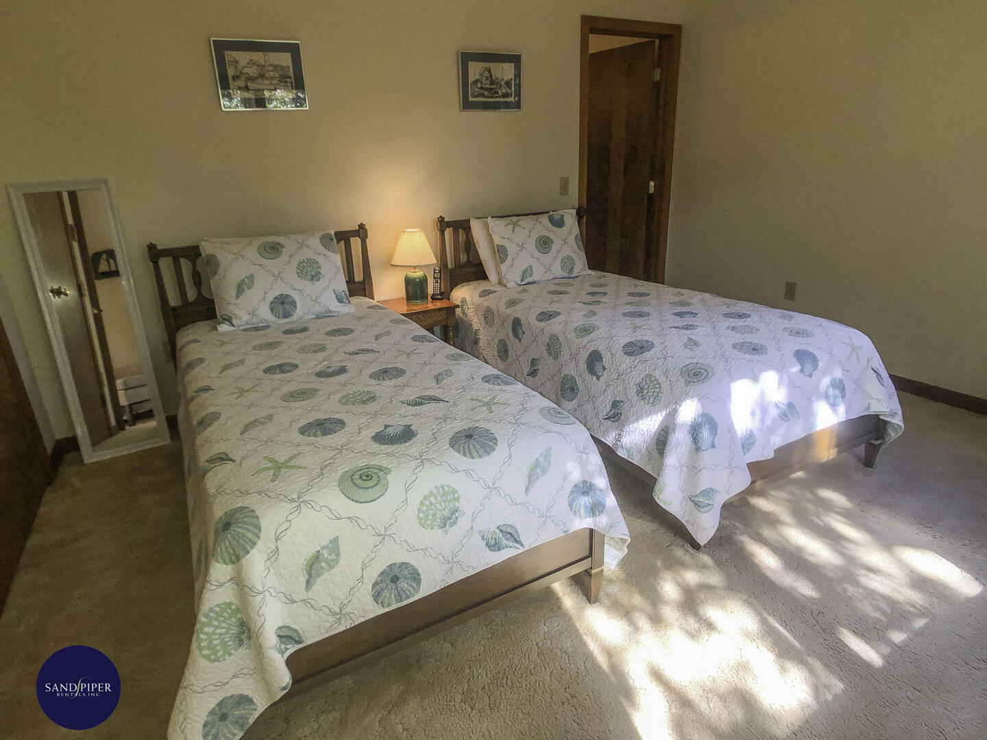 Cape Cod Home 995388