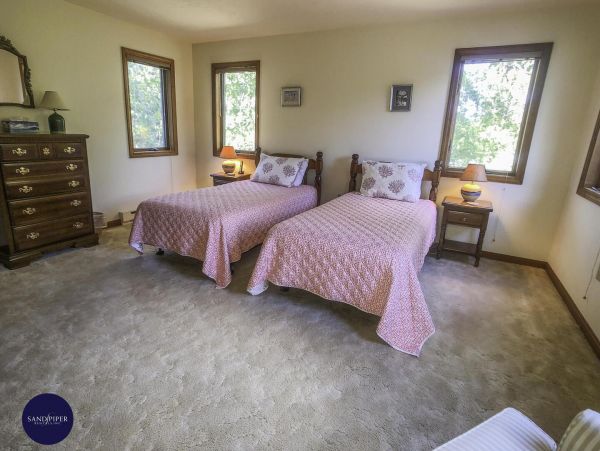 Cape Cod Home 995388