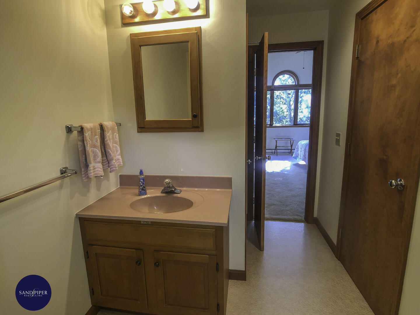 Cape Cod Home 995388
