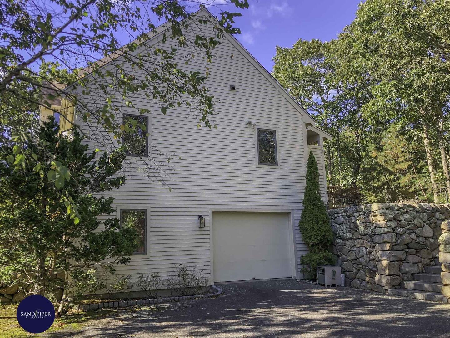 Cape Cod Home 995388