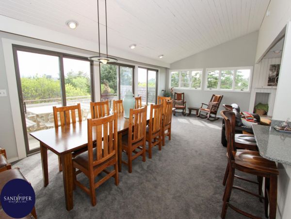 Cape Cod Home 995390