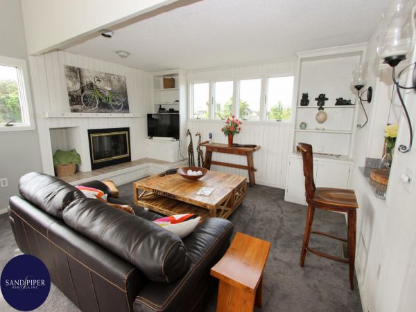 Cape Cod Home 995390